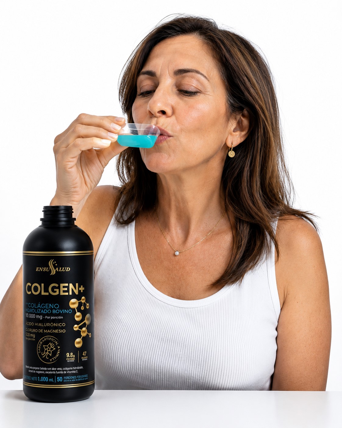 Mujer tomando Colgen+ EnSusalud